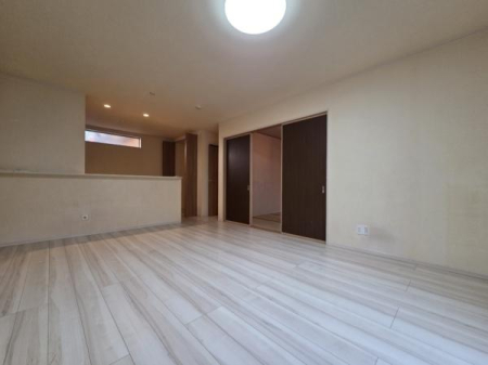 ���r���O �J�����̂��郊�r���O�_�C�j���O�B
�אڂ���a���ƈ�̗��p���\�ŁA��Ƃ肠���Ԃ����o���܂��B