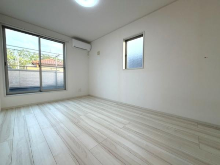 �Q�� 2�K�m��6.7���́A��Ƃ肠��L���ɑ�e�ʂ̃E�H�[�N�C���N���[�[�b�g�������B�ߗނ�ו�������������[�ł��A�����X�y�[�X���L�X�Ǝg���܂��B