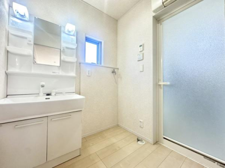 ���ʑ�E���ʏ� ���ʉ��ϑ�̓V���v���ł���Ȃ���@�\�������˔����A���K�ȃT�j�^���[��Ԃ����������܂��B�@