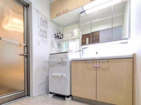 ���ʑ�E���ʏ� �g������̗ǂ��O�ʋ��^�C�v�̐��ʉ��ϑ�B���̊p�x���ς�����̂Ńw�A�X�^�C���⃁�C�N�ɂ��������Ɋ������ł��ˁB���[���������񂠂�̂ŃX�b�L���Ƃ������ʉ����������܂��I��CG�Ő��ʗp��������Ă��܂�