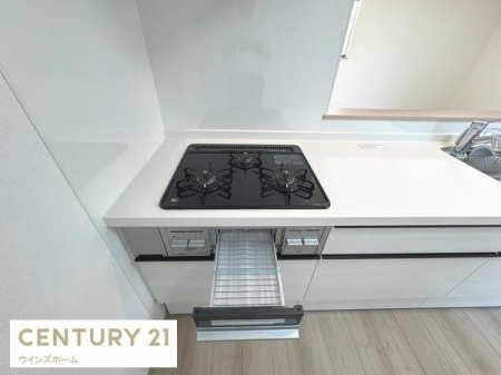 �L�b�`�� 3���K�X�R�����{�O�������̗p���A�����������\�B�������̌������オ��@�\�I�Ő������̂���L�b�`���B