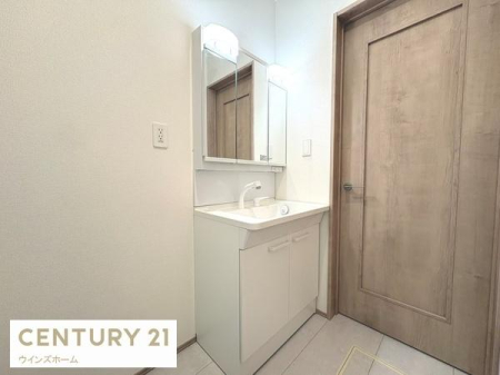 ���ʑ�E���ʏ� ���ʉ��ϑ�̓V���v���ł���Ȃ���@�\�������˔����A���K�ȃT�j�^���[��Ԃ����������܂��B�@