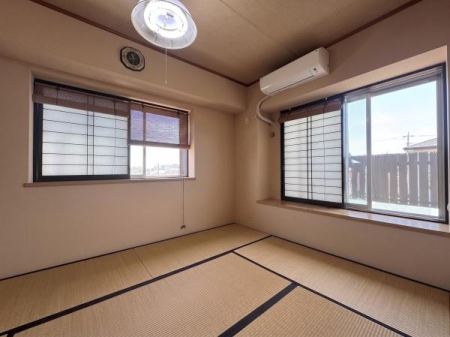 ���r���O -