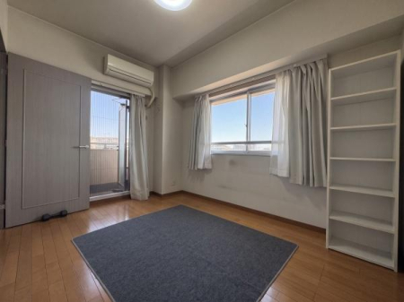 ���r���O -