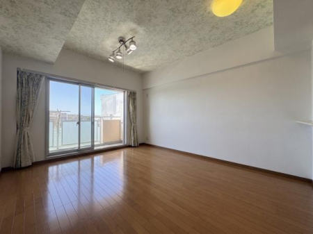 ���r���O ���R�����ӂ�閾�邢���r���O�B20�����̍L�X��Ԃ͂̂т̂тƂ����Ƒ����Ԃ����o�B�Ƒ��̉�b�����R�Ɛ��܂��A���������݂̂���LDK�ł��I��CG�ŕ��������Ă���܂�