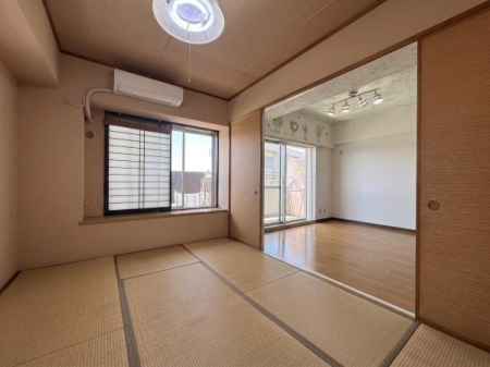 ���r���O -