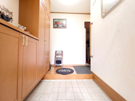 ���� �Ƃ̑���ۂ����߂�G���g�����X�͂����L���C�ɂ��Ă����������́B�����Ō��ւɂ͎��[�͂̍����V���[�Y�{�b�N�X�������I�J�E���^�[�����ɏ�����ʐ^�������Ă������ł��ˁI