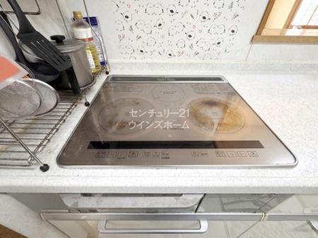 �L�b�`�� �L�b�`���̃R������IH�N�b�L���O�q�[�^�[���̗p�I�M������̔M���������̂ŁA�Ă��L�b�`���͏����Ȃ�܂���B�ܓ����Ȃ��̂ł��|�������N���N�I