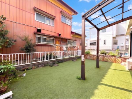 �� ���Ƃ̓쑤�ɂ͍L�X�Ƃ�������X�y�[�X������܂��I���Ƃ̎��͂ɗ]�T�����܂�A�גn�Ƃ̊Ԃ��󂭂̂ŁA���ʂ����m�ۂł��܂��I�T���̒��H���s�N�j�b�N�C���Ŋy���񂾂�A�Ă̓v�[�����o���ėV�ׂ܂��ˁB