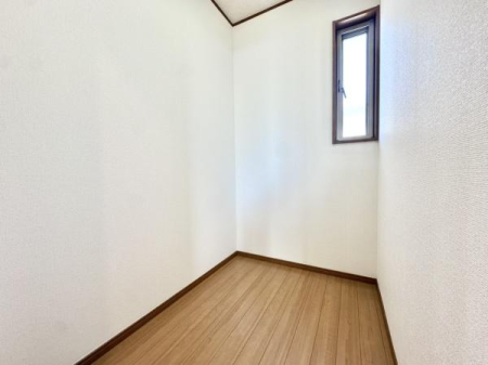 ���[ �[�˂��ݒu����Ă��܂��I�G�߂��̂������Ղ���[�ł��A���������X�b�L���Еt���܂��I