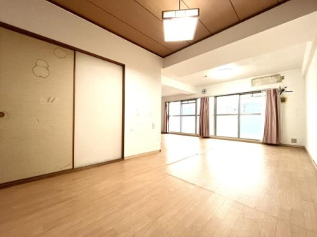 ���r���O ���R���ɕ�܂��S�n�悢��ԂŁA���X�̕�炵�����L���ɂȂ�܂��B