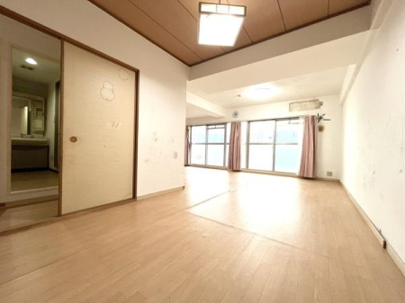 ���r���O -