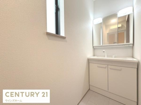 ���ʑ�E���ʏ� ���ʉ��ϑ�̓V���v���ł���Ȃ���@�\�������˔����A���K�ȃT�j�^���[��Ԃ����������܂��B�@