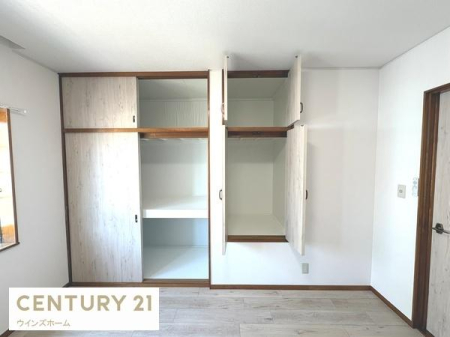 ���[ ���[���S���ݒu����Ă��܂��I�ו���u���ꏊ���m�ۂ����̂ł������̐������ڂ����₷���Ȃ�A���K�ȋ�Ԃ����肠���܂��I