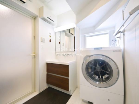 ���ʑ�E���ʏ� �g������̗ǂ��O�ʋ��^�C�v�̐��ʉ��ϑ�B���̊p�x���ς�����̂Ńw�A�X�^�C���⃁�C�N�ɂ��������Ɋ������ł��ˁI���̌��͎��[�ɂȂ��Ă���̂ŁA�ׁX�������̂����[�ł��X�b�L���Ƃ������ʉ��ɁB