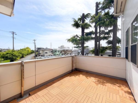 �o���R�j�[ ��������Ɨz������A���󕨂��悭����������o���R�j�[�t���I���C�h�^�C�v�Ȃ̂ł��z�c���������̂����N���N�I���O�p�̃C�X��e�[�u����p�ӂ��āA��̉��œǏ���e�B�[�^�C�����y���ނ̂��ǂ��ł��ˁB