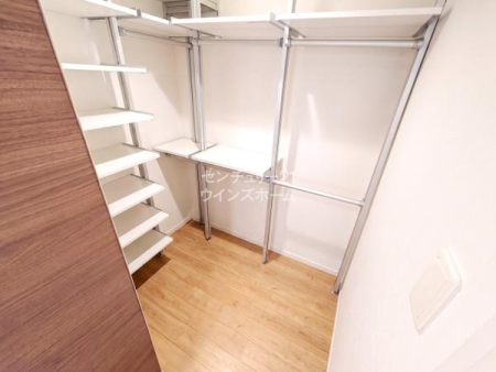 ���[ ���[�̗ʂ����ƑI�т̑厖�ȃ|�C���g�ł��B�E�H�[�N�C���N���[�[�b�g��2�����ɐ݂��܂����I��e�ʂ̃N���[�[�b�g�Ȃ̂ŗm�������łȂ��X�[�c�P�[�X�⏬���Ȃǂ����[�ł��܂��I��CG�ŉƍ�����������Ă��܂�