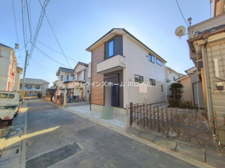 �O�ʓ��H�܂ތ��n�ʐ^ -