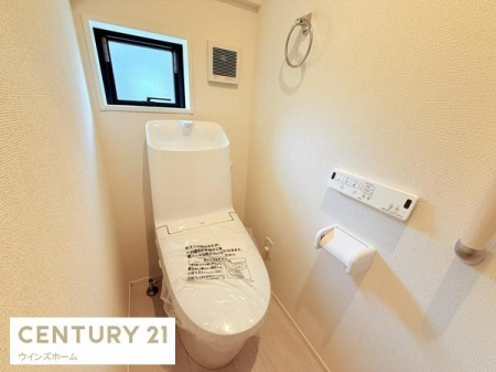 �g�C�� �g�C���͂P�E2�K�ɐݒu����Ă���A�������֍��t���̐����ȃg�C���B���t���Ŋ��C���ł��܂��B