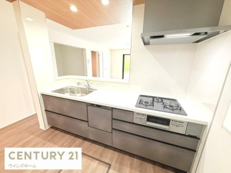 �L�b�`�� ��Ƃ肠��ΖʃL�b�`���͂��Ƒ��Ƃ̉�b���e�ސ݌v�B�������H��@�t���ŁA�����������������K�ȃL�b�`�����C�t���B