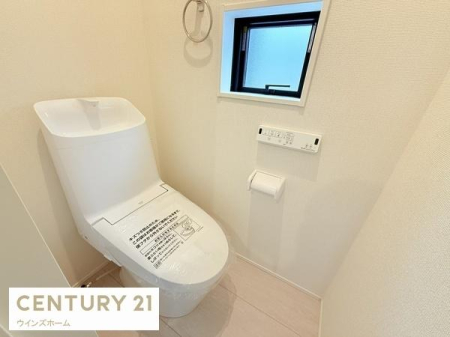 �g�C�� �g�C���͂P�E2�K�ɐݒu����Ă���A�������֍��t���̐����ȃg�C���B���t���Ŋ��C���ł��܂��B