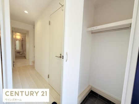 ���� ���ւɂ̓V���[�Y�C���N���[�N�������I�E�����㒅��R�[�g�������[�ł���p�C�v�n���K�[�t���I