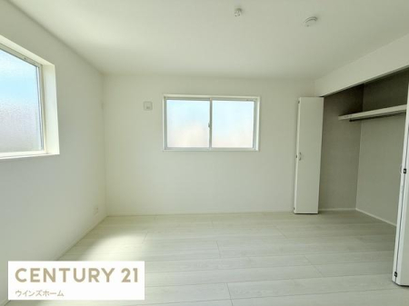 �m�� 2�ʍ̌����m�ۂ����m���̂��ߓ����͎��R�������薾�邭�A���ʂ����ǍD�B�����������邱�Ƃň��������Ȃ��A������������Ԃł��B��e�ʂ̃N���[�[�b�g�t���Ŏ��[�X�y�[�X�ɍ���܂���B