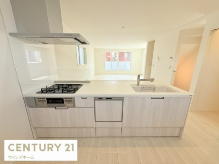 �L�b�`�� �l�C�̑Ζʎ��L�b�`���̓��r���O�A�_�C�j���O����]�ł��܂��I�L�b�`���͍�ƃX�y�[�X���L�X���Ă�����[�ɂ�����܂���I�������[������퉷�ۑ����\�ȐH���̎��[�ɂ��𗧂��܂��I