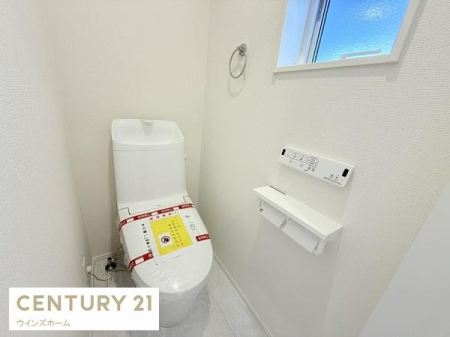 �g�C�� �g�C���͂P�E2�K�ɐݒu����Ă���A�������֍��t���̐����ȃg�C���B���t���Ŋ��C���ł��܂��B