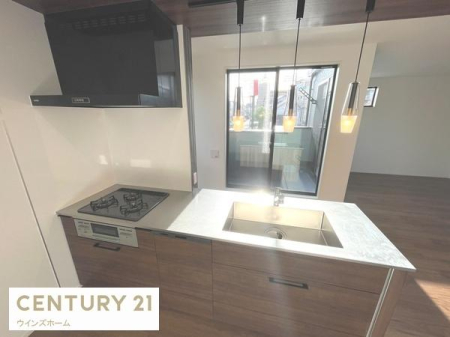 �L�b�`�� �X�^�C���b�V���ȃV�X�e���L�b�`���́A���[�͂Ƌ@�\�������˔����A�������y�����Ȃ��ԁB���r���O�ƂȂ��郌�C�A�E�g�����͂ł��I