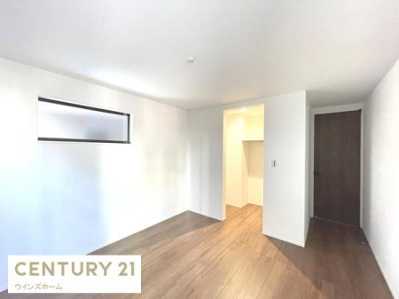 �Q�� �����������F�����ƃV���v���ȃf�U�C�������͂̎�Q����7.3���B�E�H�[�N�C���N���[�[�b�g�t���ňߗނ�ו��̐������ڂ����₷���A�g������̗ǂ����K��Ԃł��B