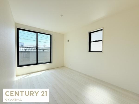 �m�� �o���R�j�[�ɖʂ����m����6.5���B�x�b�h��u���Ă���Ƃ肠��L���ŐQ���ɂ҂�����ł��I�N���[�[�b�g�t���ł������X�b�L���Еt���܂��B