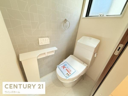 �g�C�� �g�C���͂P�E2�K�ɐݒu����Ă���A�������֍��t���̐����ȃg�C���B���t���Ŋ��C���ł��܂��B