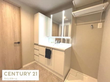 ���ʑ�E���ʏ� �傫�ȎO�ʋ���������[���L�x�ɐ݂���ꂽ���ʎ��́A�^�I������p�i���������萮�����₷���A�����̐g�x�x�����K�Ɏx���Ă����g������̗ǂ���Ԃł��B