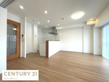 ���r���O �쓌�����ŗz�����肪�ǂ��A�J�����̂��郊�r���O�_�C�j���O�B�אڂ��鋏���ƈ�̗��p���\�ŁA��Ƃ肠���Ԃ����o���܂��B
