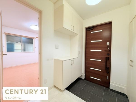 ���� �V���[�Y�{�b�N�X�㕔�ɂ͏�����u�����Ƃ��ł���̂ŁA����E�F���J���{�[�h�Ȃǂ�u�����Ƃ��ł��܂��I