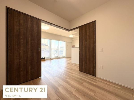 �m�� ���r���O���ɂ���19.8���̗m���́A�X���C�h�^�C�v�̔����J����LDK�ƌq���邱�Ƃ�20.9���̑��ԂƂ��Ă����p�ł��܂��I