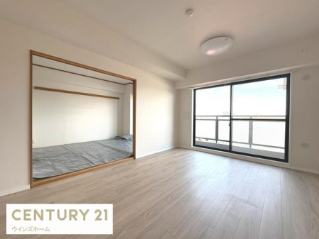 ���r���O ������ŗz�����肪�ǂ��A�J�����̂��郊�r���O�_�C�j���O�B�אڂ��鋏���ƈ�̗��p���\�ŁA��Ƃ肠���Ԃ����o���܂��B