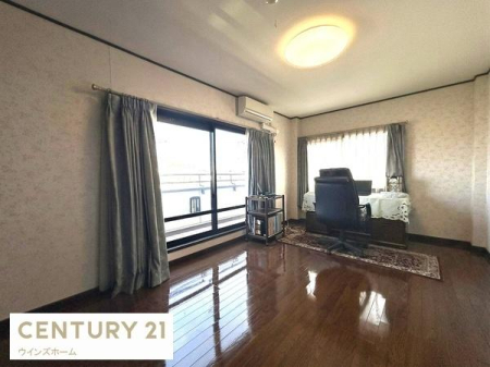 �m�� �o���R�j�[�ɖʂ���9���m���B��������ǍD�ȊJ���I�ȕ��͋C�ŁA�N���[�[�b�g�t���̂������͂��q�l�̕׋���Q���Ȃǎg�������R���݁I���Ƌ�⏬���Ȃ�AI���H�ňꕔ�����ρ�