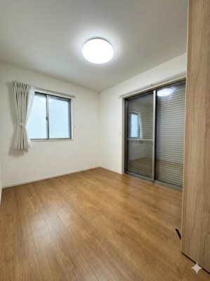 �m�� �[�˕\�L��4.9���̂������ł����A�N���[�[�b�g�����Ă���܂��̂ł������Ƃ��ď\�����g�����������܂��B���ꕔCG���H�ŕ��������Ă���܂��B