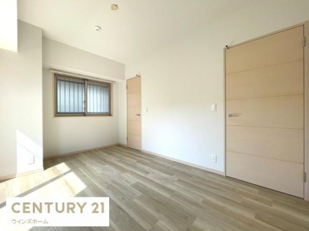 �m�� �o���R�j�[�ɖʂ�����6.7���m���B��������ǍD�ȊJ���I�ȕ��͋C�ŁA�E�H�[�N�C���N���[�[�b�g�t���̂������͂��q�l�̕׋���Q���Ȃǎg�������R���݁I