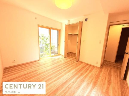 �m�� �����������F�����ƃV���v���ȃf�U�C�������͂�7.2���̍L�X�����m���B�E�H�[�N�C���N���[�[�b�g�t���ŁA�ߗނ�ו��̐������ڂ����₷���A�g������̗ǂ����K��Ԃł��B