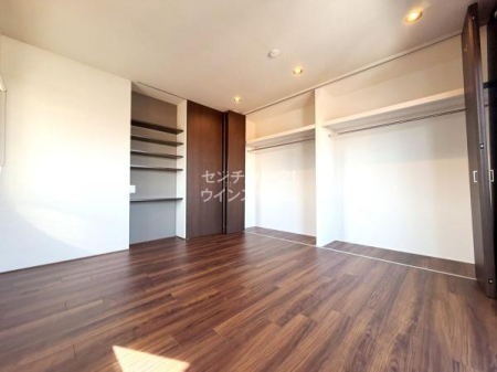 �m�� �S�����Ɏ��[�������I������̂������͕ǈ�ʂ��N���[�[�b�g�ɂȂ��Ă���̂ŉו�����������Еt���܂��I���Z�X�y�[�X���L���m�ۂł�����K�ȃv���C�x�[�g��Ԃł��B