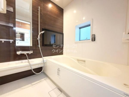 ���� �o�X���[���͈���̔���������났�̏ꏊ�ł��B�ǂ������@�\���ڂōŌ�ɓ�����ɂ����K�ȃo�X�^�C�������񋟂��܂��I����ɗ����e���r���t���Ă���̂ł����C���Ԃ������Ɗy�����Ȃ�܂��ˁB