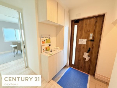 ���� �V���[�Y�{�b�N�X�㕔�ɂ͏�����u�����Ƃ��ł���̂ŁA����E�F���J���{�[�h�Ȃǂ�u�����Ƃ��ł��܂��I
