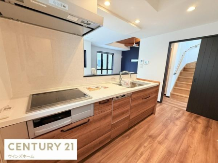 �L�b�`�� �J�����̂���ΖʃJ�E���^�[�L�b�`�����̗p�B�V���N�A������͍L�X�Ƃ��Ďg�����肪����܂��B���r���O�E�_�C�j���O�Ƃ̈�̊�������A���Ƒ��Ƃ̂Ȃ���������Ȃ��炨�������y���߂܂��B