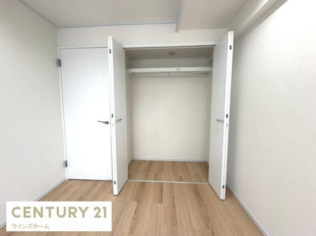 ���[ �N���[�[�b�g���ݒu����Ă��܂��I�ו���u���ꏊ���m�ۂ����̂ł������̐������ڂ����₷���Ȃ�A���K�ȋ�Ԃ����肠���܂��I