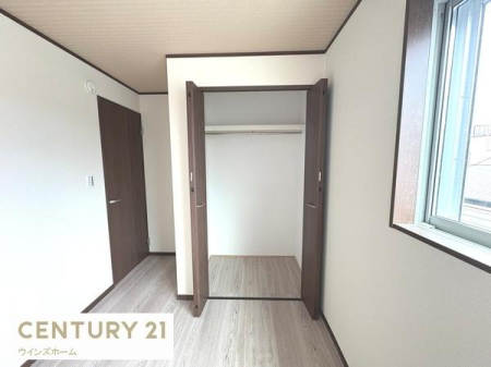 ���[ �N���[�[�b�g���ݒu����Ă��܂��I�ו���u���ꏊ���m�ۂ����̂ł������̐������ڂ����₷���Ȃ�A���K�ȋ�Ԃ����肠���܂��I