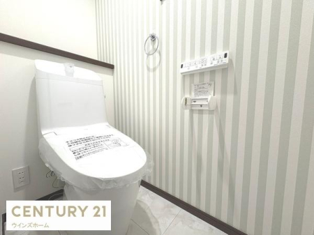 �g�C�� �g�C���͂P�E2�K�ɐݒu����Ă���A�������֍��t���̐����ȃg�C���B���t���Ŋ��C���ł��܂��B