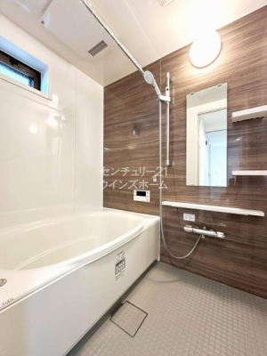 ���� �o�X���[���͈���̔���������났�̏ꏊ�ɂ��Ȃ�܂��B�V�K�������Y��ɐ��܂�ς�������j�b�g�o�X�ŉ��K�ȃo�X�^�C�������y���݂��������I�g�[�����@�t���Ȃ̂ŉJ�̓��͈ߗފ������Ƃ��Ă��劈��ł��I